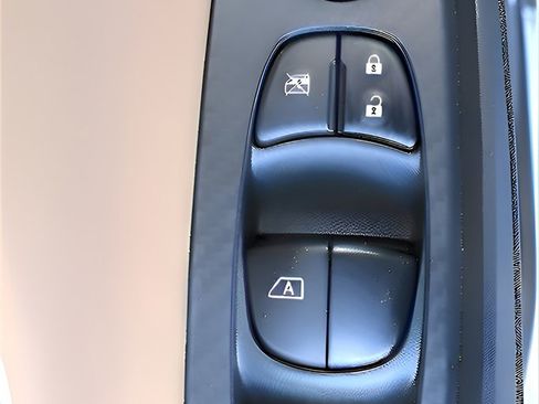 Used 2025 Nissan Sentra SV w/ SV Premium Package image 24