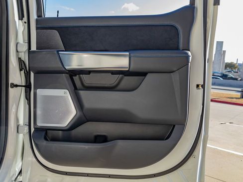 Used 2025 Ford F350 Platinum w/ Tremor Off-Road Package image 39