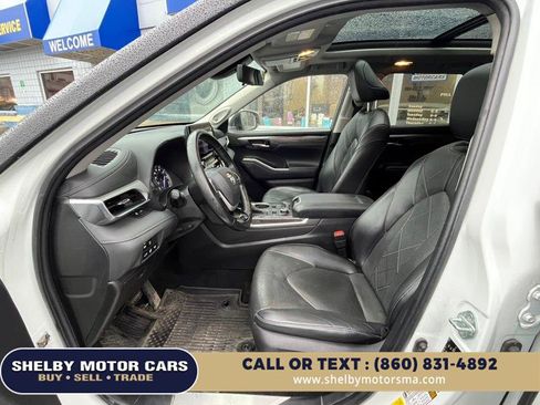 Used 2022 Toyota Highlander Platinum image 10