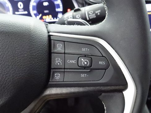 Used 2023 Jeep Grand Cherokee Limited w/ Luxury Tech Group II AWD/4WD image 31