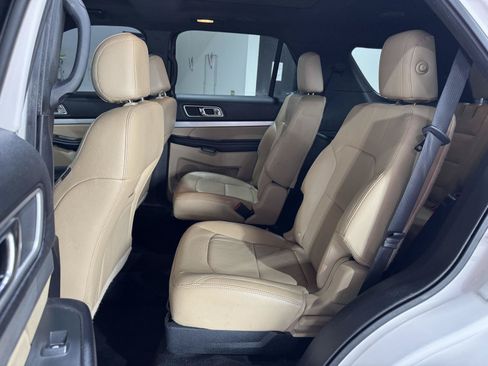 Used 2017 Ford Explorer XLT w/ Equipment Group 202A AWD/4WD image 21