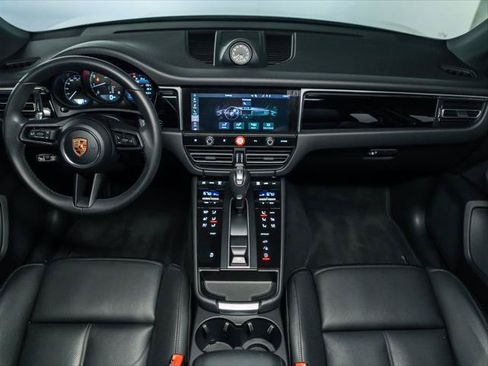 Used 2025 Porsche Macan AWD/4WD image 17