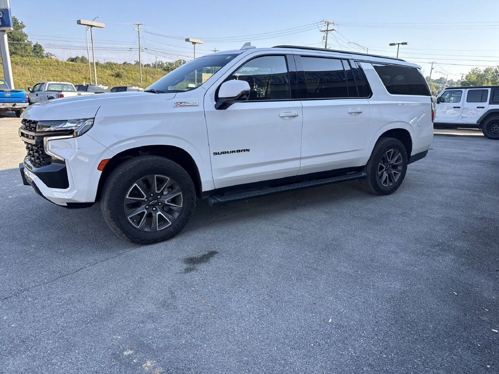 Used 2024 Chevrolet Suburban Z71 w/ Luxury Package AWD/4WD image 3