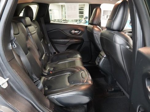 Used 2015 Jeep Cherokee Limited image 28