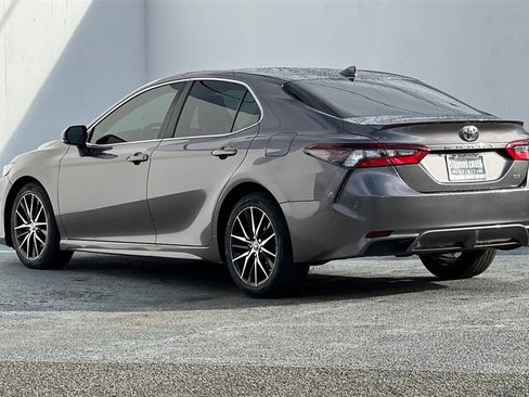 Used 2021 Toyota Camry SE w/ Convenience Package image 5