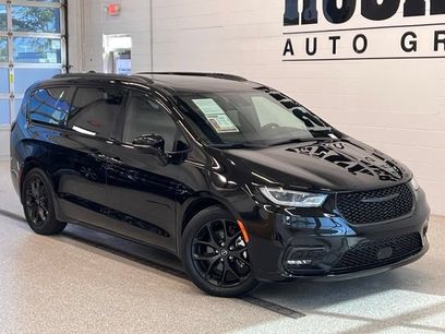 Used 2025 Chrysler Pacifica Limited