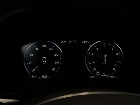 Used 2020 Volvo XC60 T5 Momentum image 11