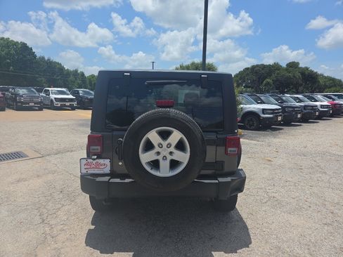 Used 2017 Jeep Wrangler Sport w/ Quick Order Package 24S AWD/4WD image 6