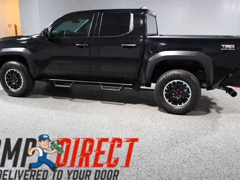 Used 2025 Toyota Tacoma TRD Off-Road AWD/4WD image 10