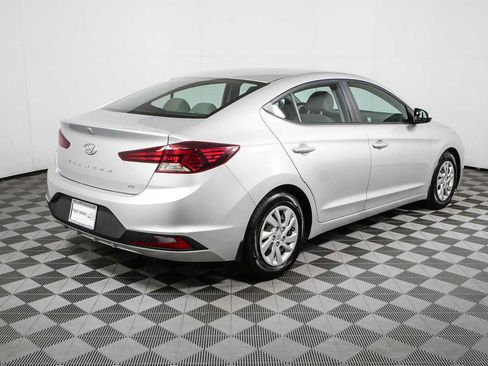 Used 2019 Hyundai Elantra SE w/ Winter Weather Package FWD image 3