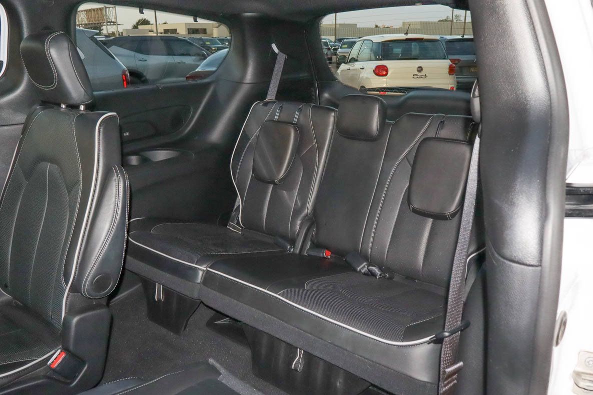 Used 2025 Chrysler Pacifica Limited FWD image 11