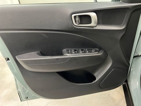 Used 2025 Hyundai Venue SEL FWD image 11