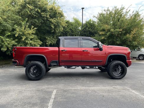 Used 2024 Chevrolet Silverado 2500 High Country w/ Technology Package AWD/4WD image 10