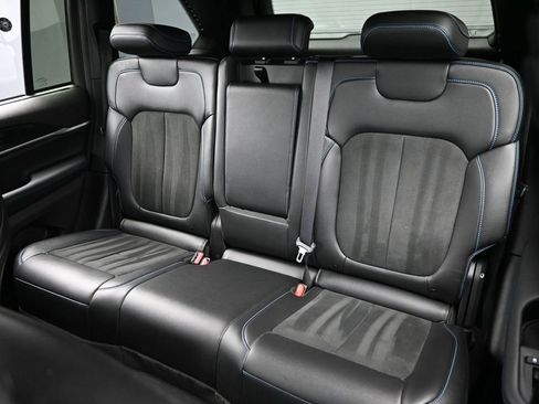 Used 2023 Jeep Grand Cherokee Trailhawk w/ Luxury Tech Group III image 21