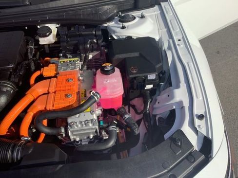 Certified 2025 Hyundai Elantra SEL image 24