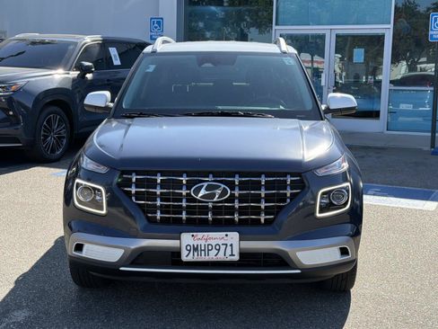 Used 2024 Hyundai Venue Limited FWD image 2