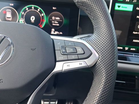 Used 2026 Volkswagen Tiguan SE R-Line image 21