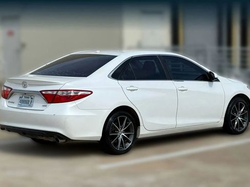 Used 2015 Toyota Camry XSE w/ Moonroof Package image 8