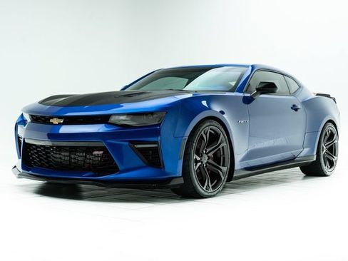 Used 2017 Chevrolet Camaro SS RWD image 8