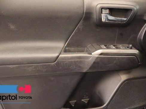 Certified 2020 Toyota Tacoma TRD Off-Road AWD/4WD image 10