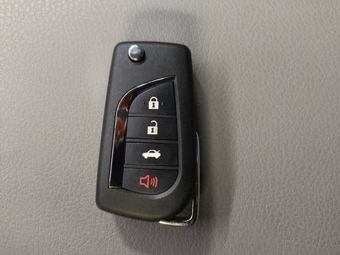 Used 2023 Toyota Camry LE AWD/4WD image 32