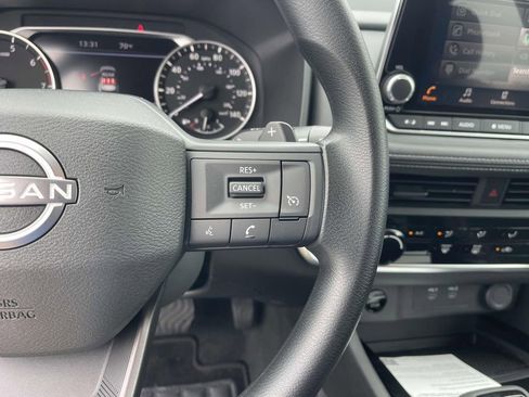 Used 2025 Nissan Rogue S image 18