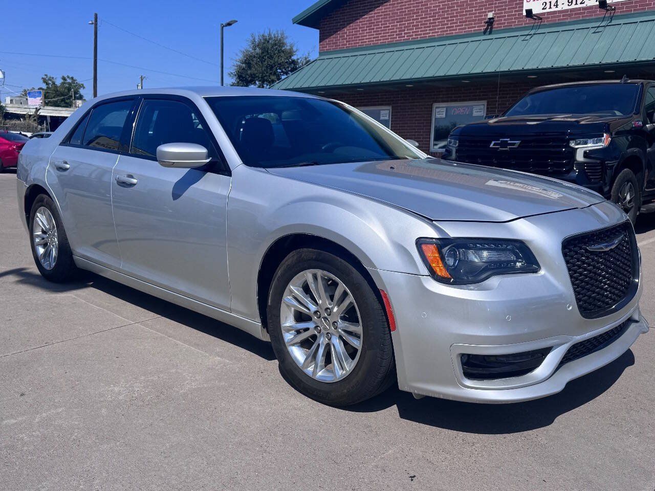Used 2019 Chrysler 300 Touring w/ Quick Order Package 2EF RWD image 3