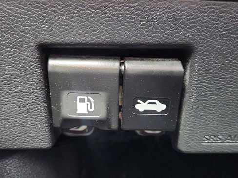 Used 2020 Nissan Kicks SR w/ SR Premium Package FWD image 17