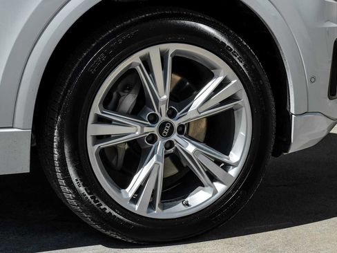 Used 2022 Audi Q8 Premium image 60