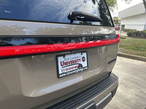 Used 2024 Lexus GX 550 image 16