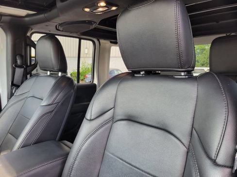 Used 2023 Jeep Wrangler Unlimited Sahara AWD/4WD image 13