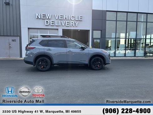 Used 2025 Nissan Rogue SV AWD/4WD image 10