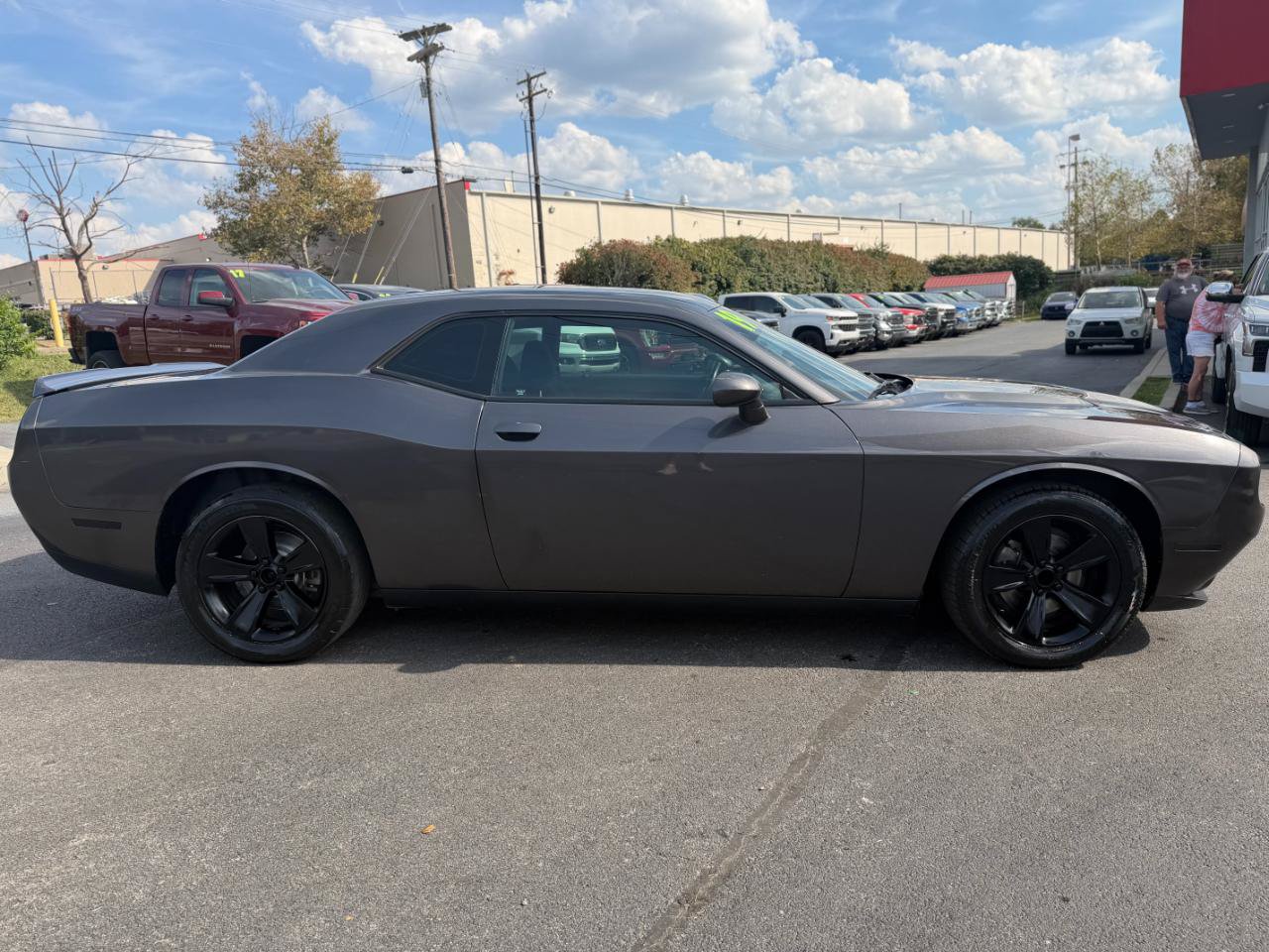 Used 2019 Dodge Challenger SXT RWD image 2