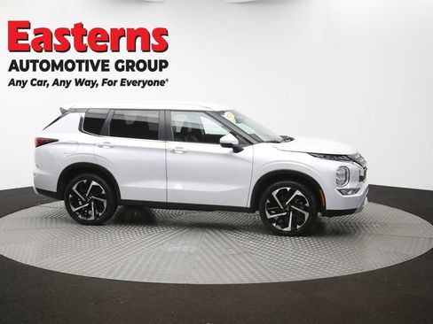 Used 2024 Mitsubishi Outlander SE AWD/4WD image 47