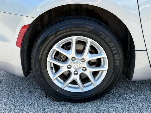 Used 2020 Chrysler Pacifica Touring-L FWD image 35