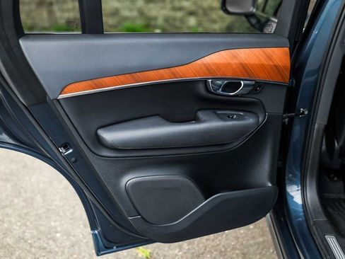 Used 2021 Volvo XC90 T6 Momentum w/ Protection Package image 18