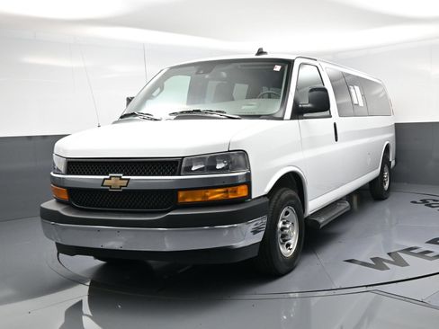 Used 2025 Chevrolet Express 3500 LT w/ LT Preferred Equipment Group RWD image 11