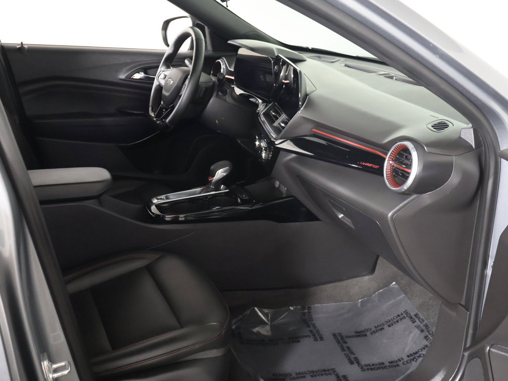 Used 2025 Chevrolet Trax RS FWD image 21