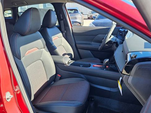 New 2026 Nissan Kicks SR w/ Cold Weather Package FWD image 15