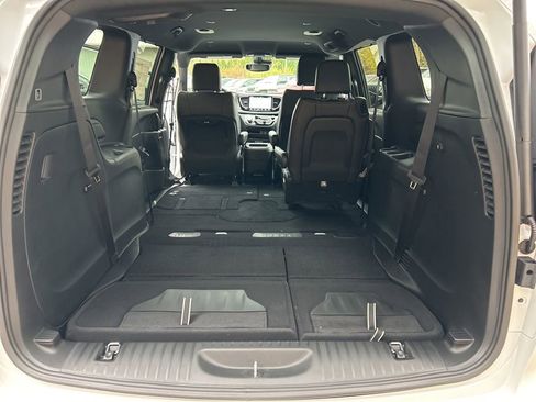 New 2026 Chrysler Pacifica Select AWD/4WD image 38