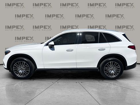 Used 2023 Mercedes-Benz GLC 300 4MATIC image 2