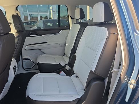 Used 2024 GMC Acadia Denali image 5