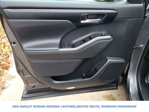 Used 2023 Toyota Highlander L image 41