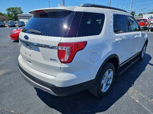 Used 2017 Ford Explorer XLT AWD/4WD image 2