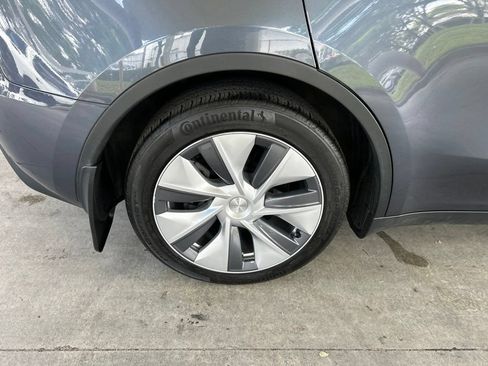 Used 2023 Tesla Model Y Long Range AWD/4WD image 25