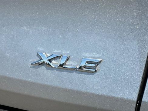 Certified 2025 Toyota Sienna XLE FWD image 33
