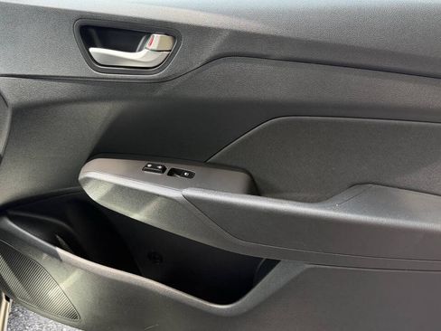 Used 2018 Hyundai Accent SE FWD image 11