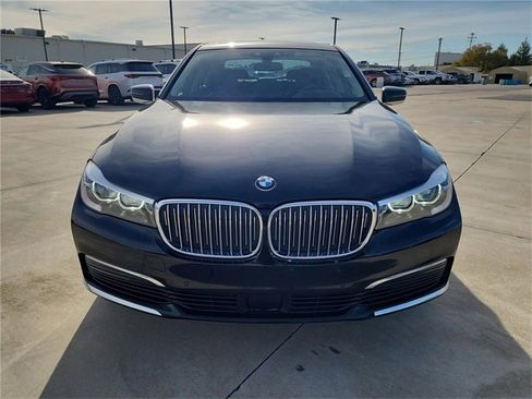 Used 2019 BMW 740i image 2