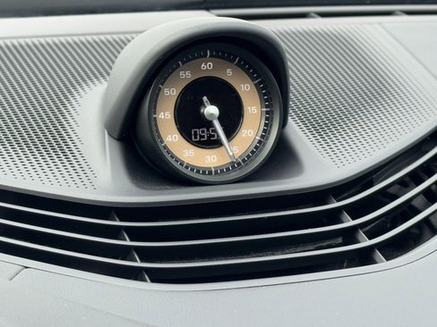 Used 2025 Porsche Taycan 4S w/ Premium Package image 25