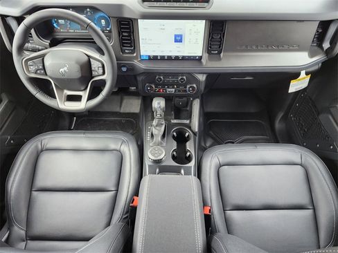 New 2025 Ford Bronco Badlands image 12